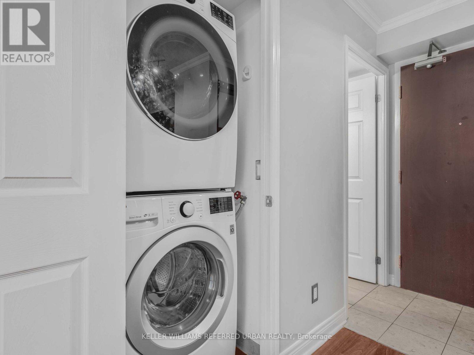 Photo 21 of 705 30 Grand Trunk Crescent, Toronto ON