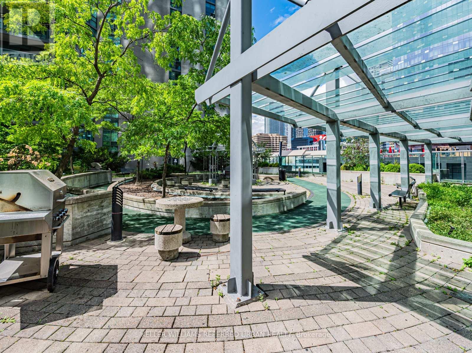 Photo 5 of 705 30 Grand Trunk Crescent, Toronto ON
