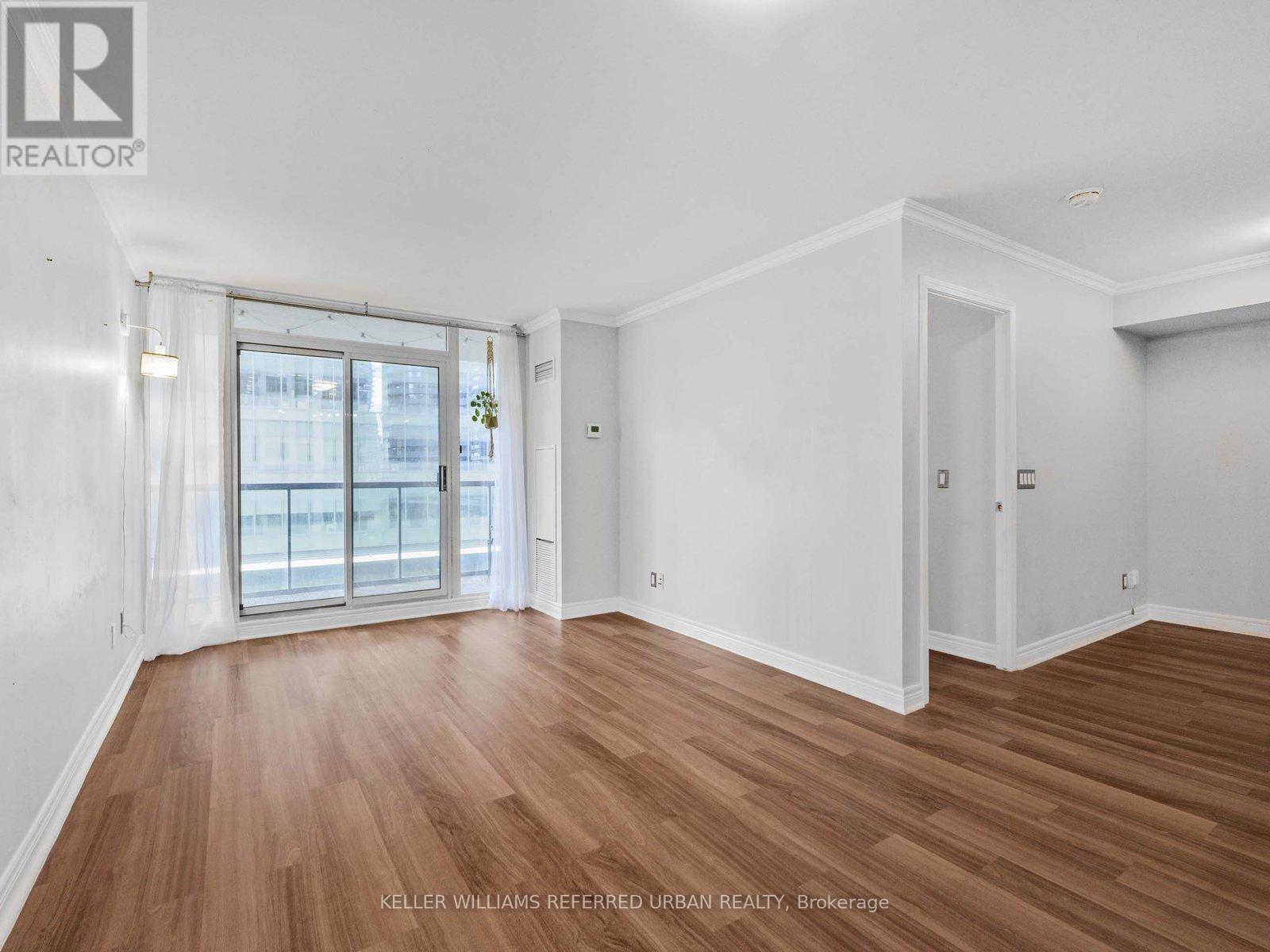 Photo 25 of 705 30 Grand Trunk Crescent, Toronto ON