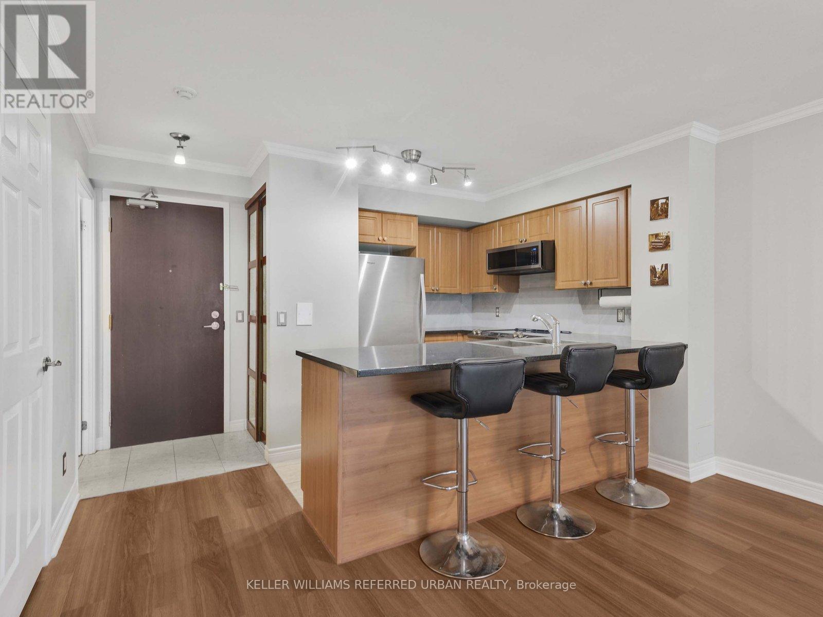 Photo 16 of 705 30 Grand Trunk Crescent, Toronto ON
