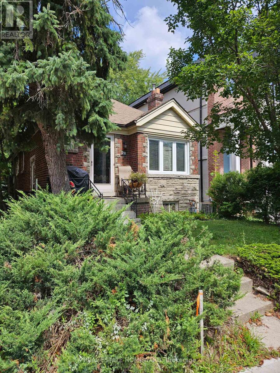 Photo 10 of 28 Glen Echo Road, Toronto ON