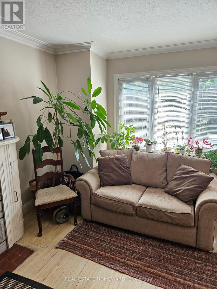 Photo 9 of 28 Glen Echo Road, Toronto ON