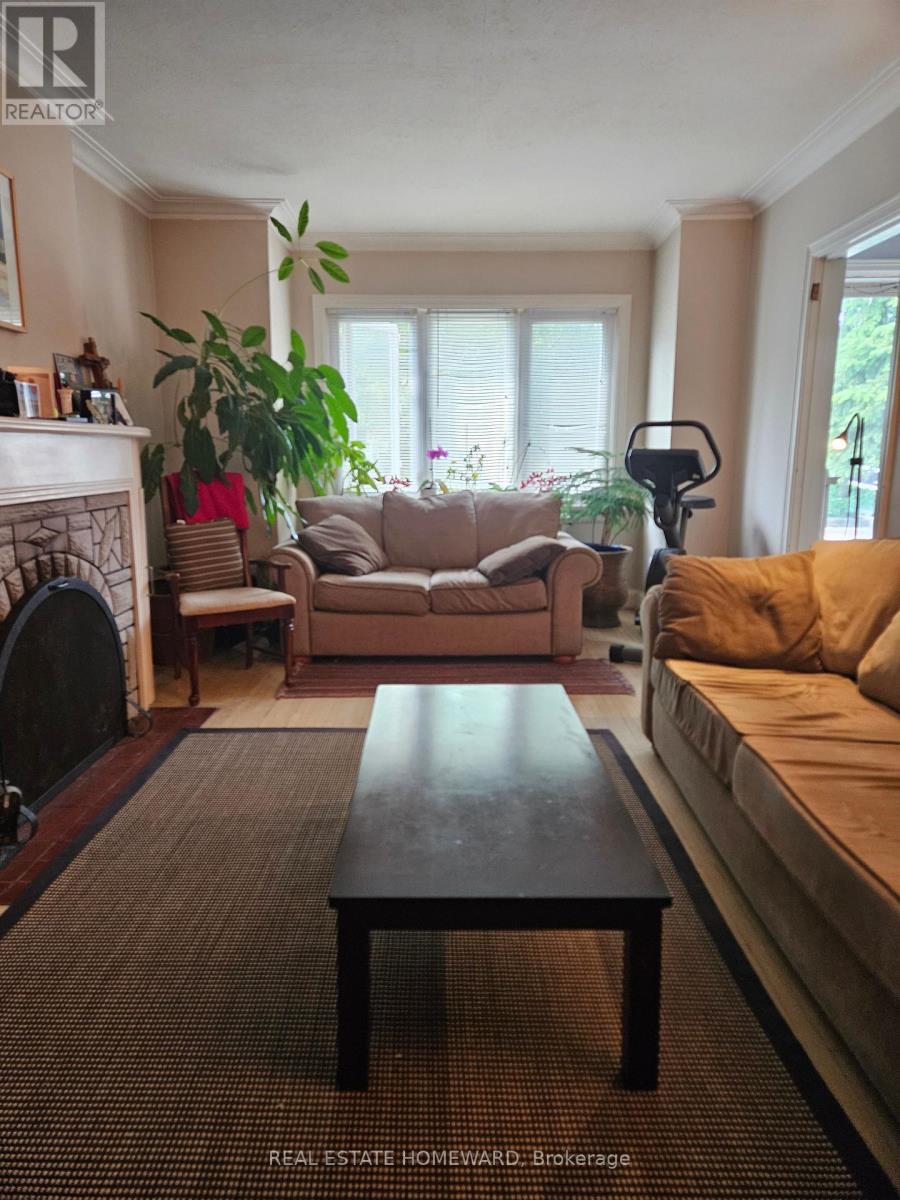 Photo 6 of 28 Glen Echo Road, Toronto ON