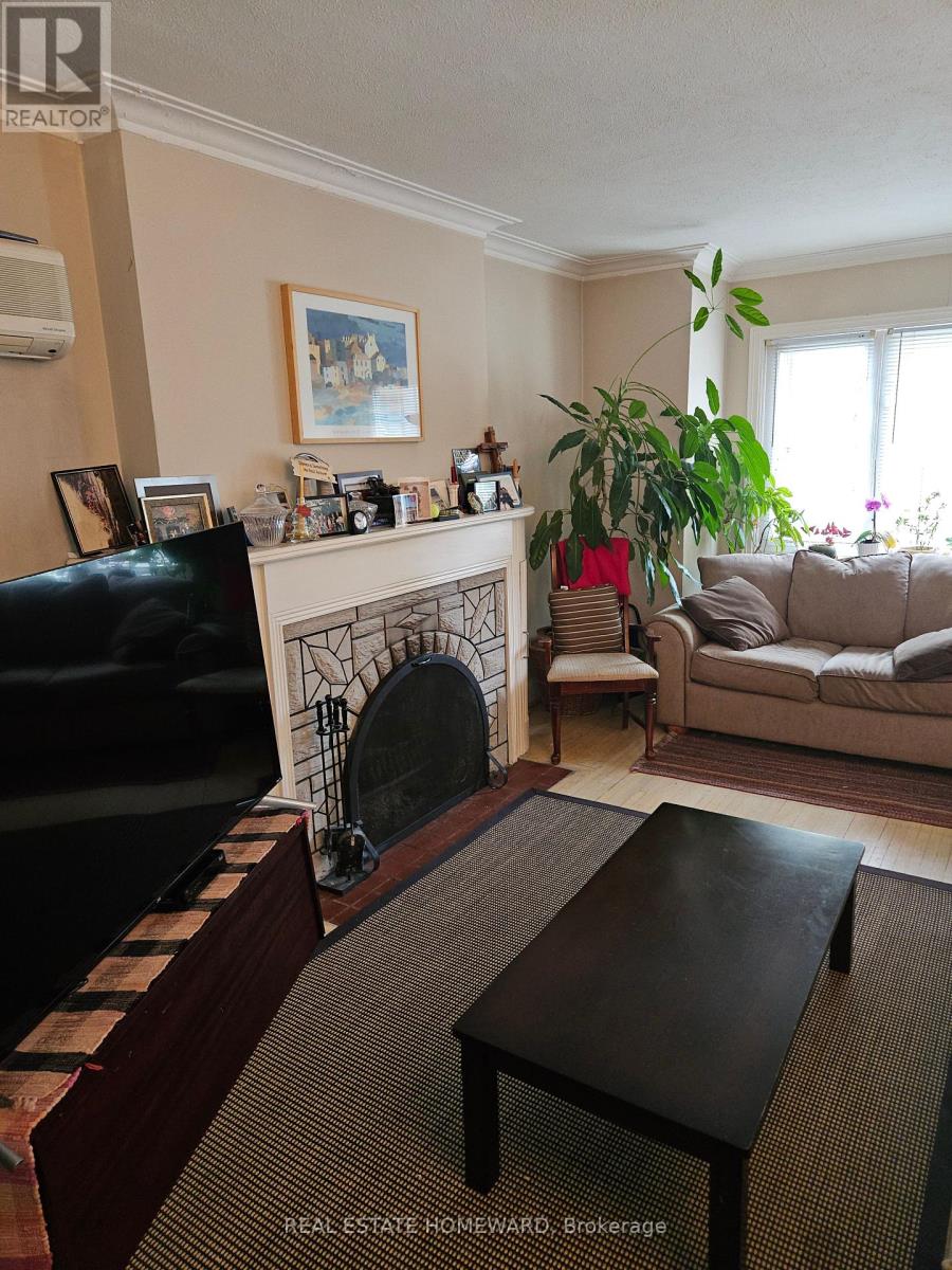 Photo 2 of 28 Glen Echo Road, Toronto ON