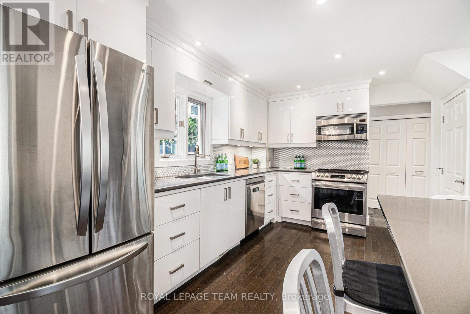 Photo 24 of 50 Kilbarry Crescent, Ottawa ON