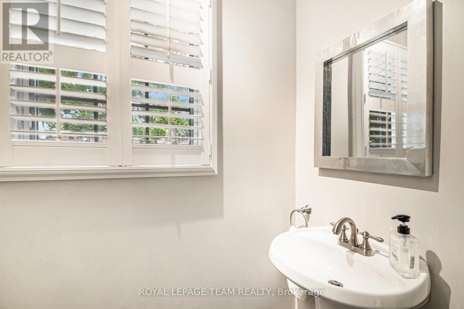 Photo 1 of 50 Kilbarry Crescent, Ottawa ON