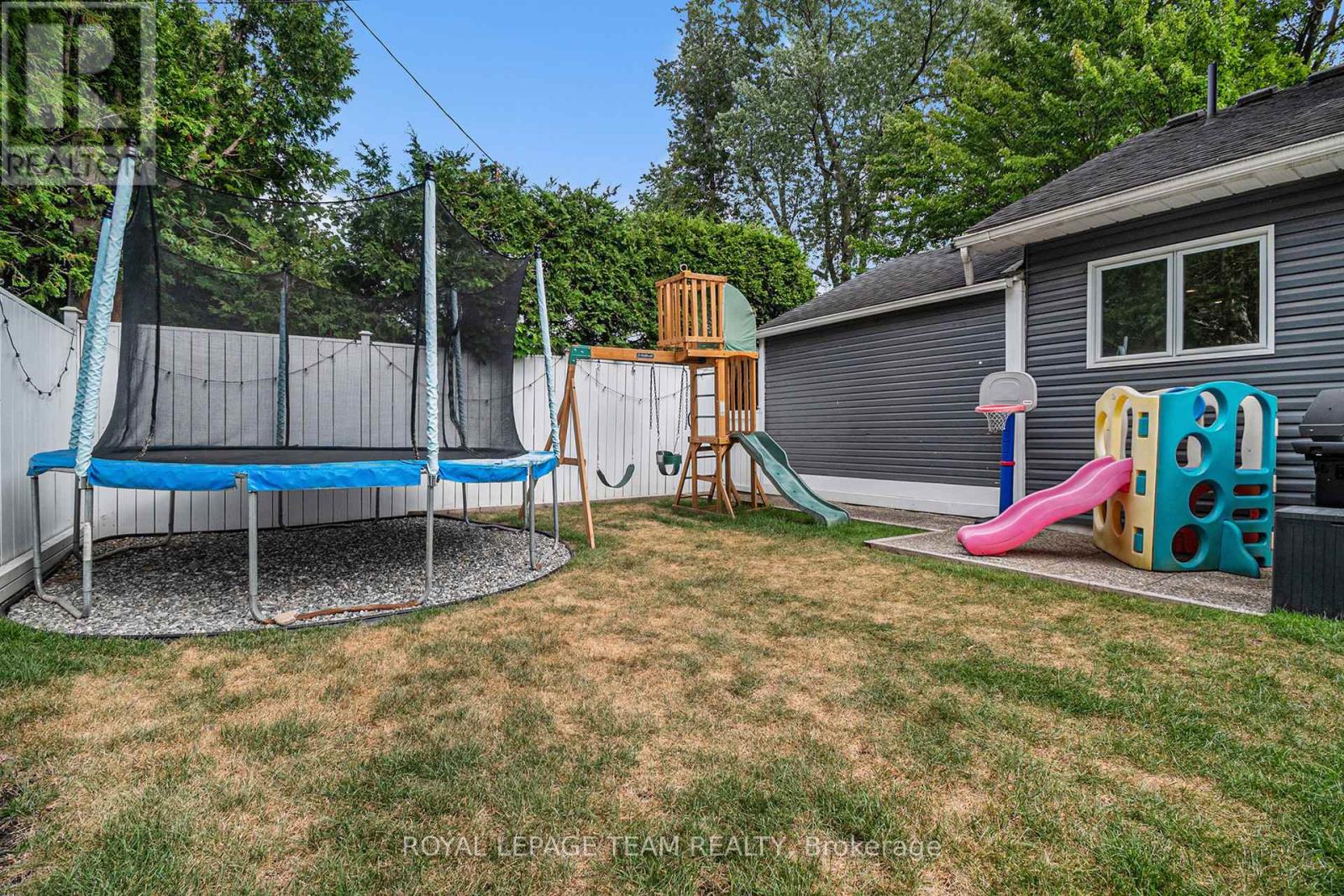 Photo 31 of 50 Kilbarry Crescent, Ottawa ON