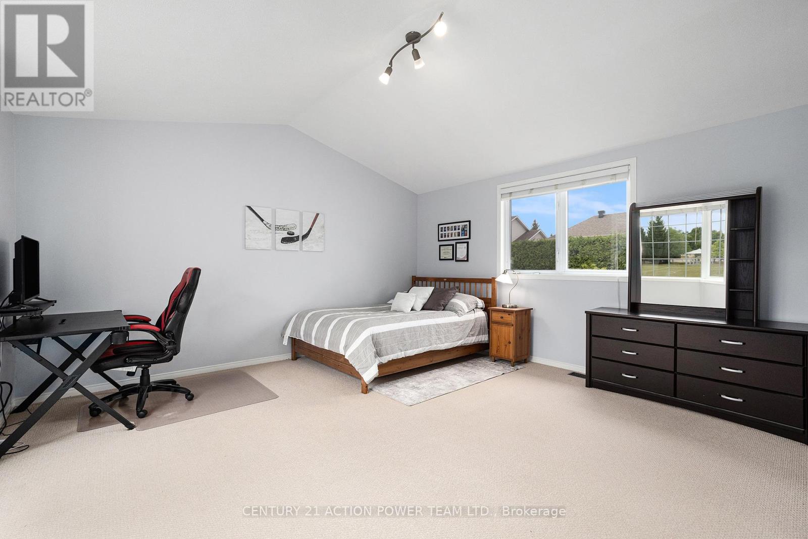 Photo 4 of 6008 Longleaf Drive, Ottawa ON