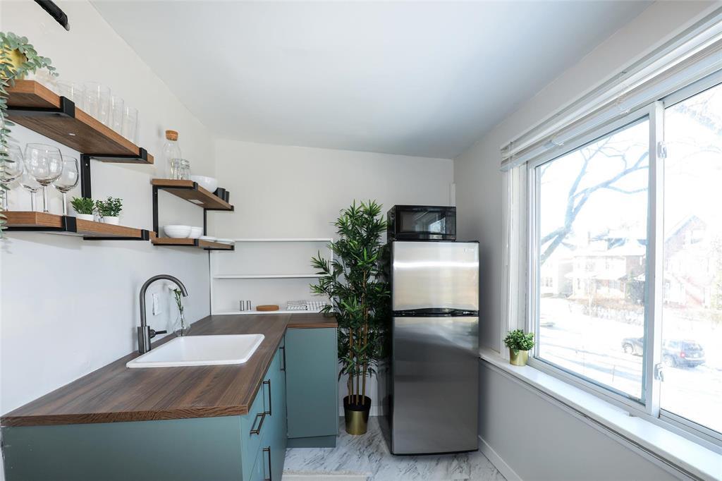 Photo 8 of 121 Canora Street, Winnipeg MB