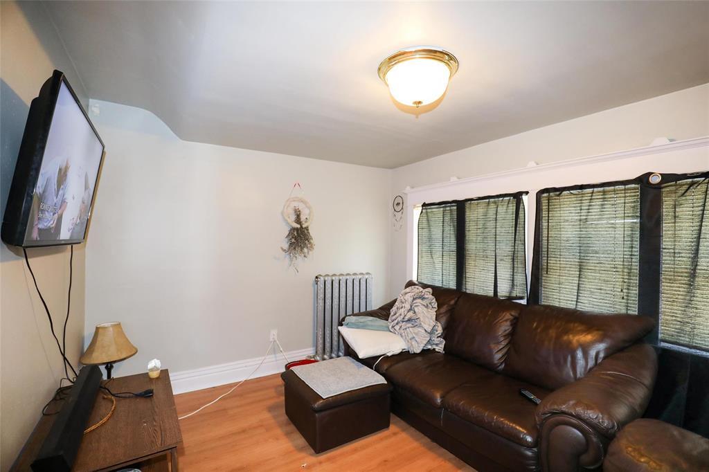 Photo 3 of 121 Canora Street, Winnipeg MB