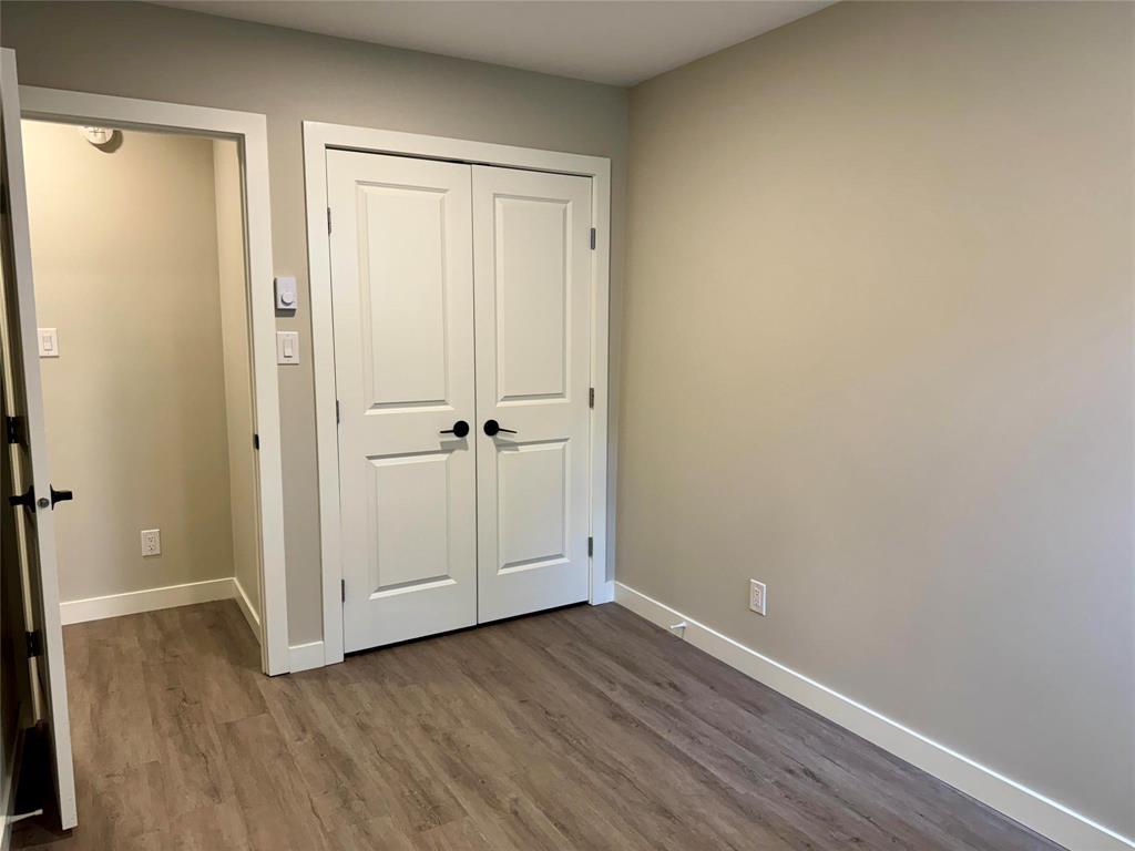 Photo 11 of 1 2 19 Regal Avenue, Winnipeg MB