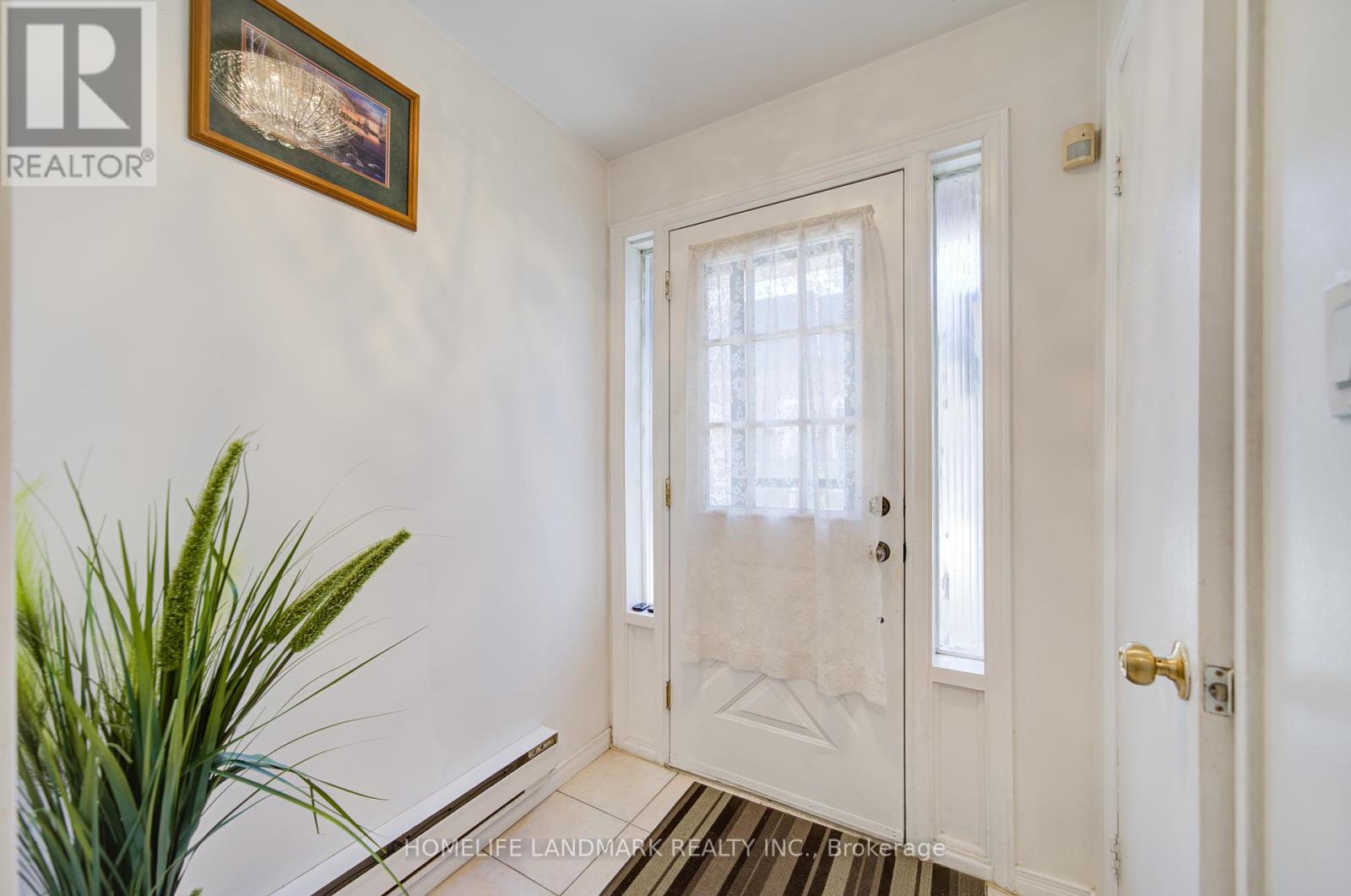 Photo 3 of 12 90 Crockamhill Drive, Toronto ON