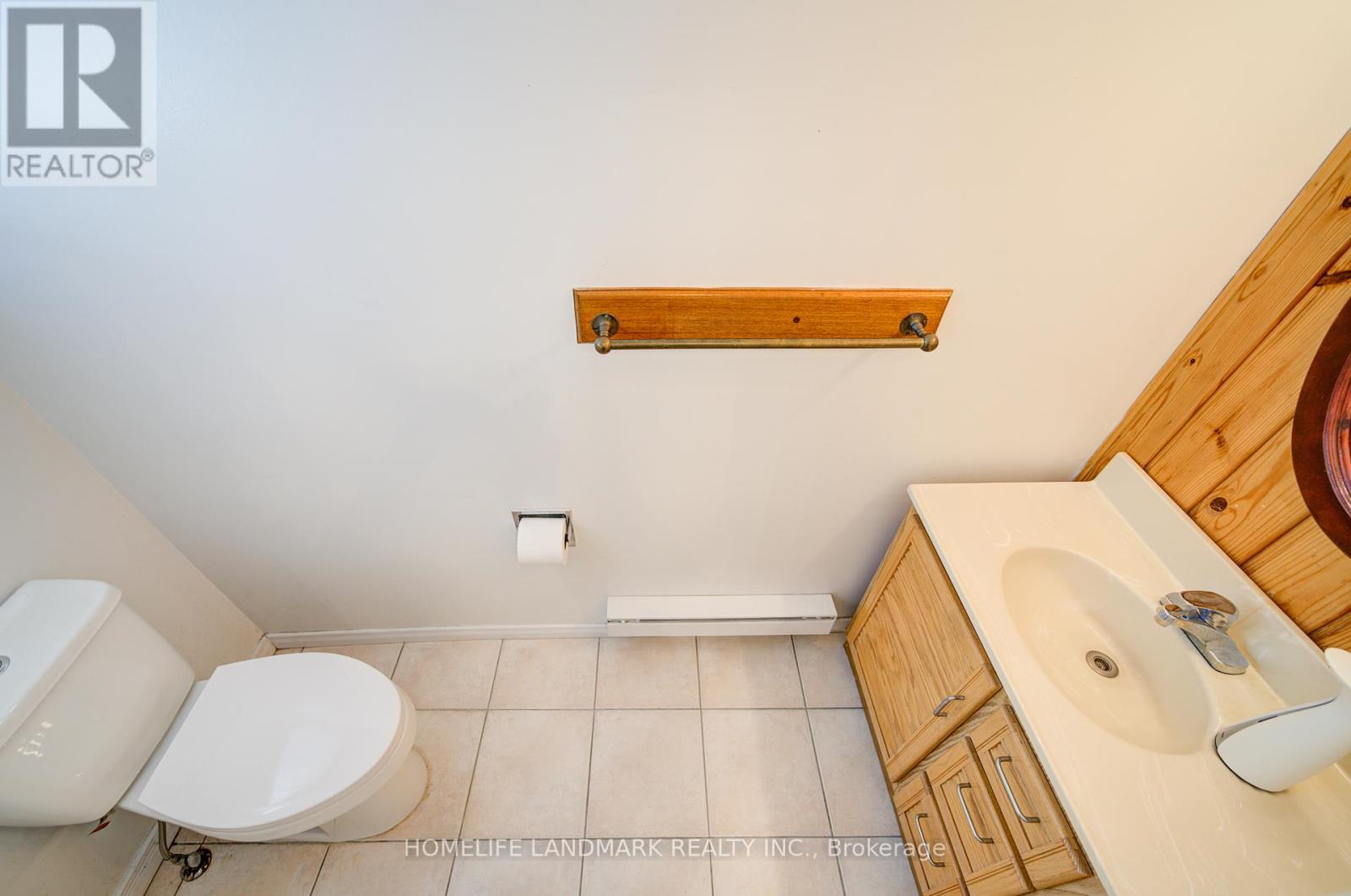 Photo 4 of 12 90 Crockamhill Drive, Toronto ON