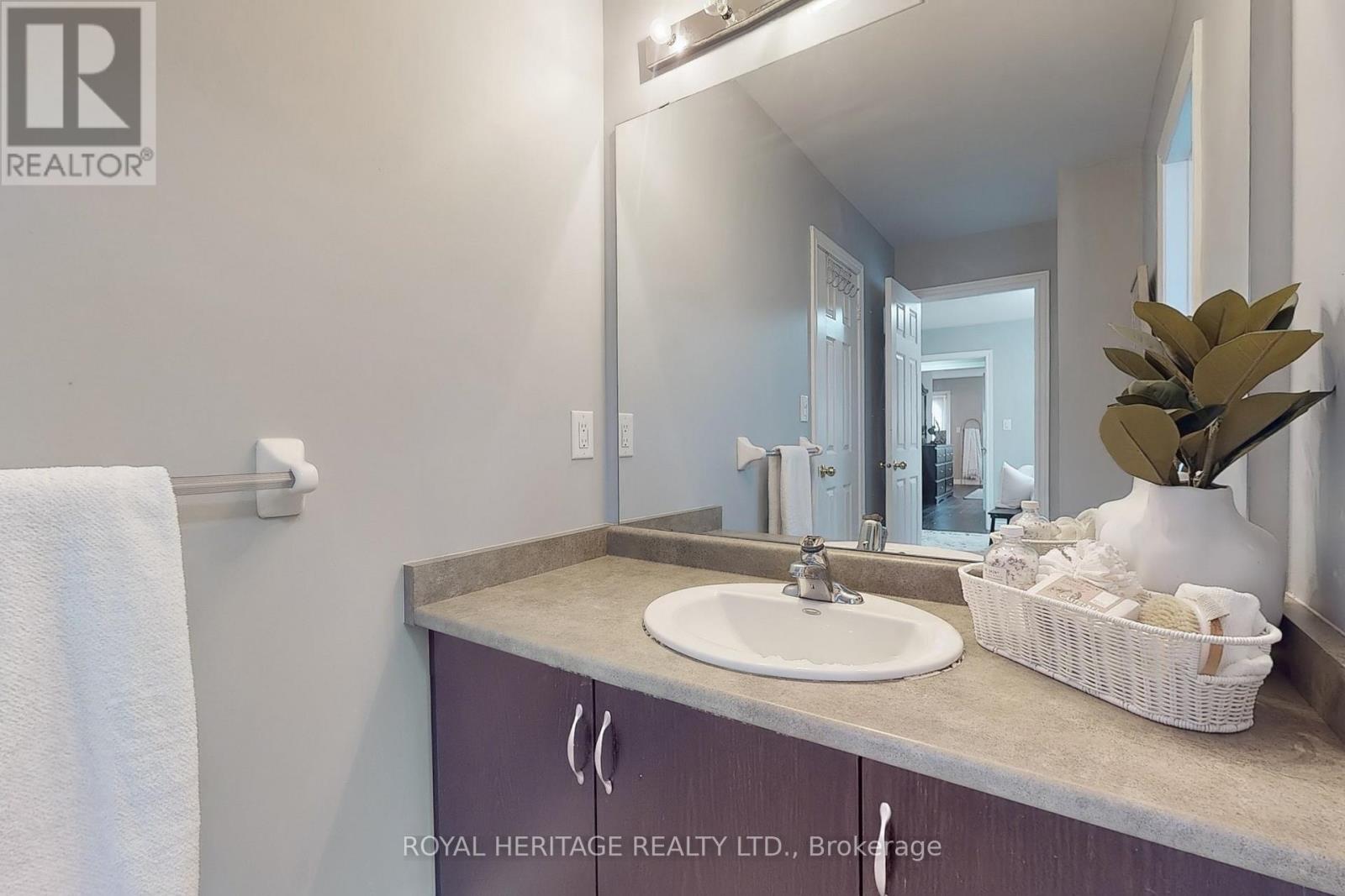 Photo 28 of 47 Sisson Lane, Clarington ON
