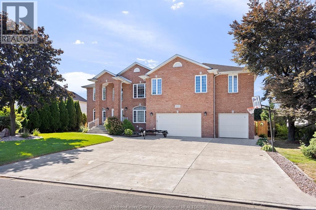 Photo 2 of 449 Chambers Drive, Lakeshore ON