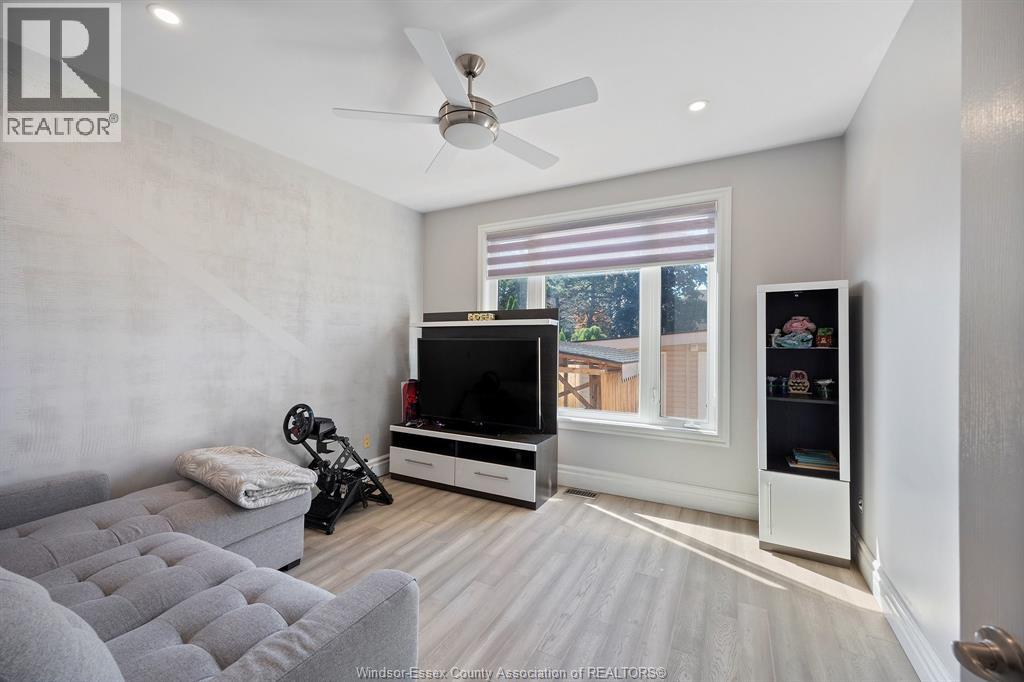 Photo 9 of 449 Chambers Drive, Lakeshore ON