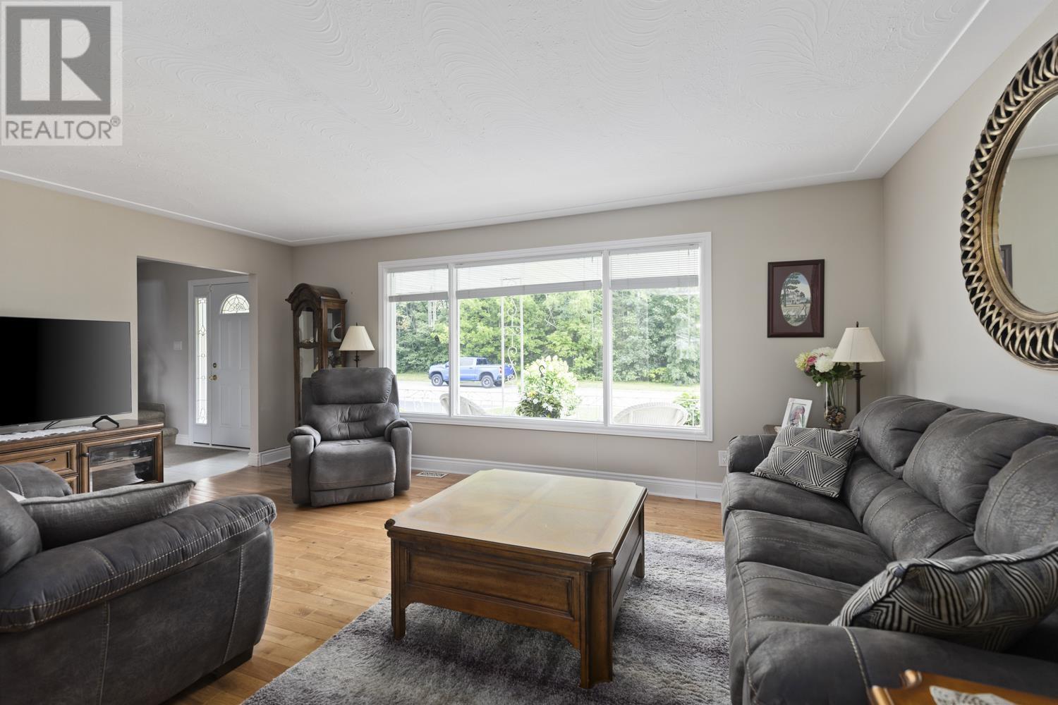 Photo 38 of 83 Plaintree Dr, Sault Ste Marie ON