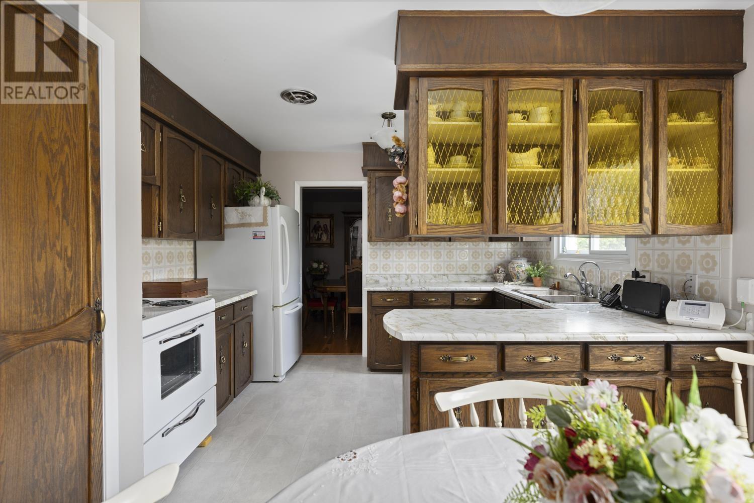 Photo 10 of 83 Plaintree Dr, Sault Ste Marie ON