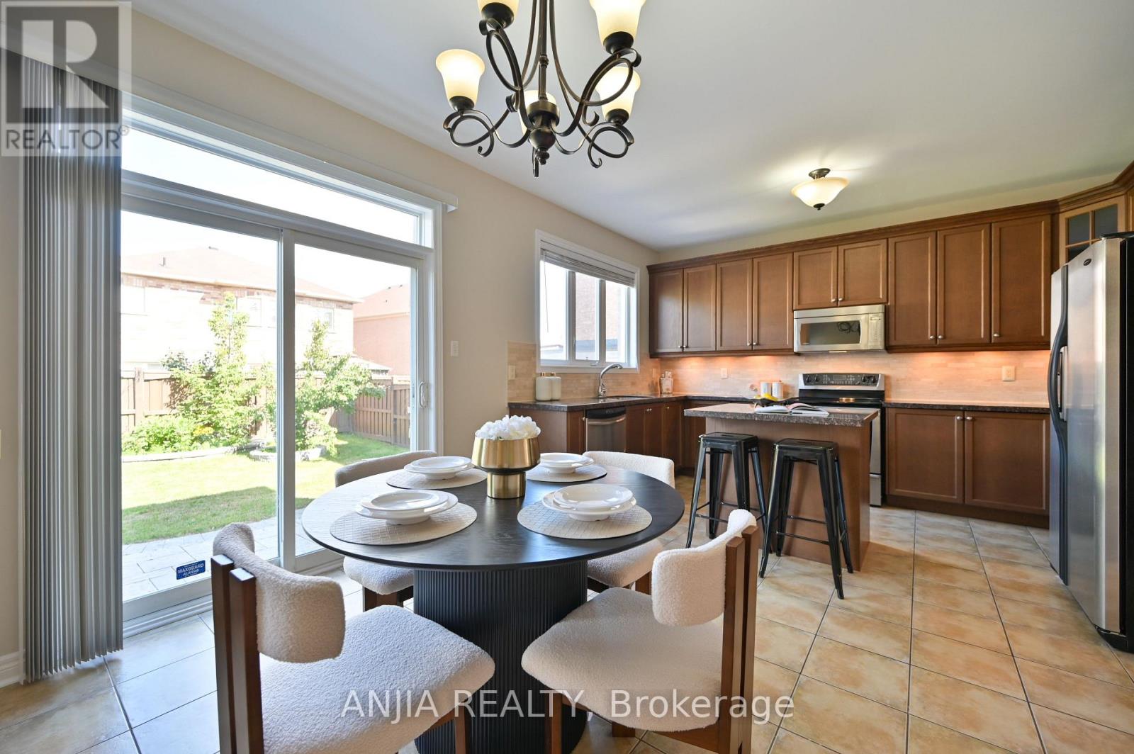 Photo 5 of 151 Manley Avenue, Whitchurchstouffville ON