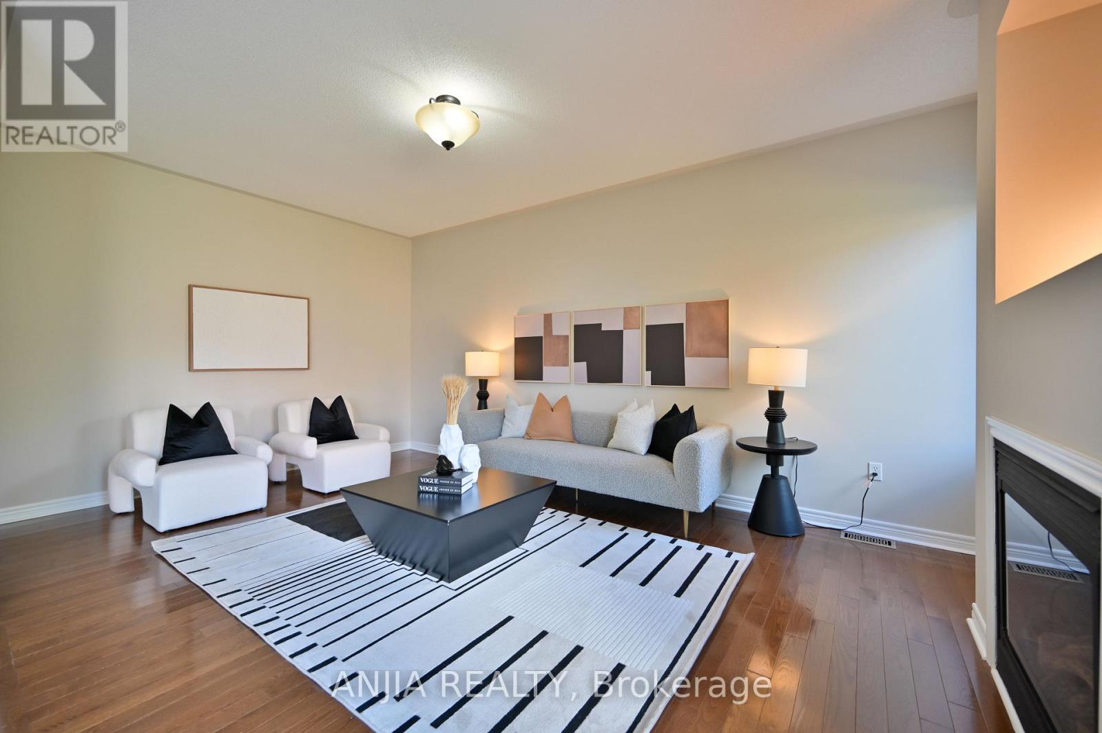 Photo 12 of 151 Manley Avenue, Whitchurchstouffville ON