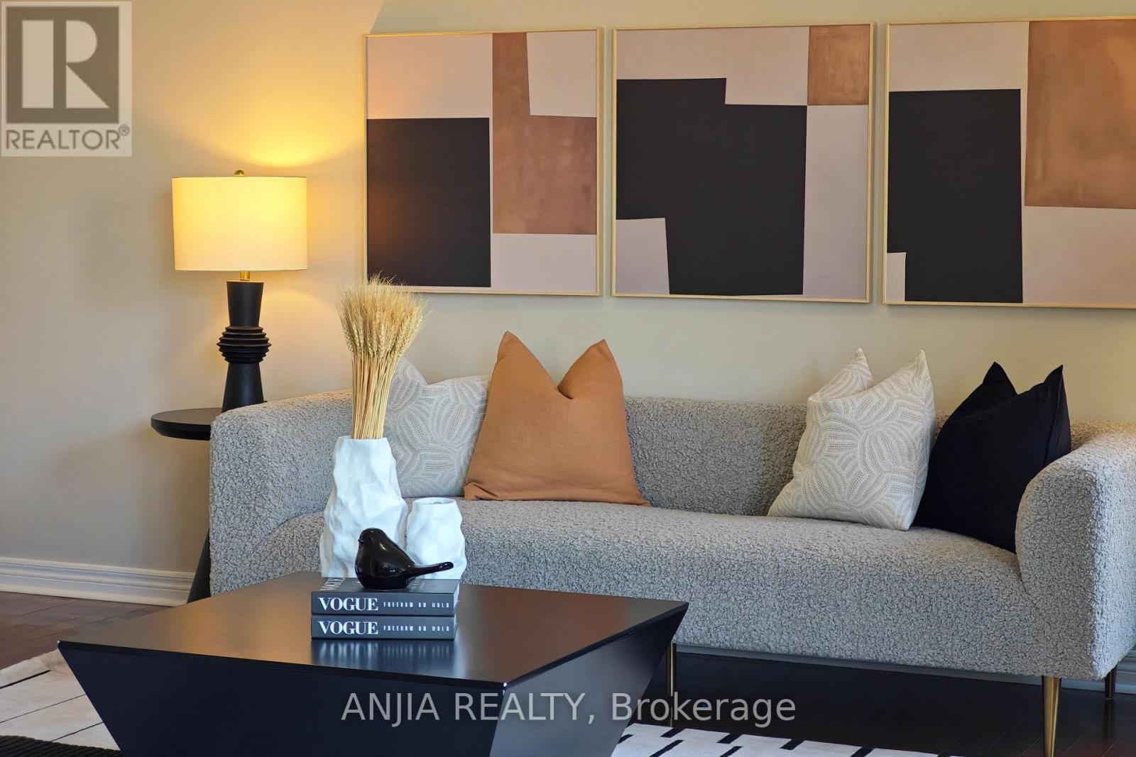 Photo 36 of 151 Manley Avenue, Whitchurchstouffville ON