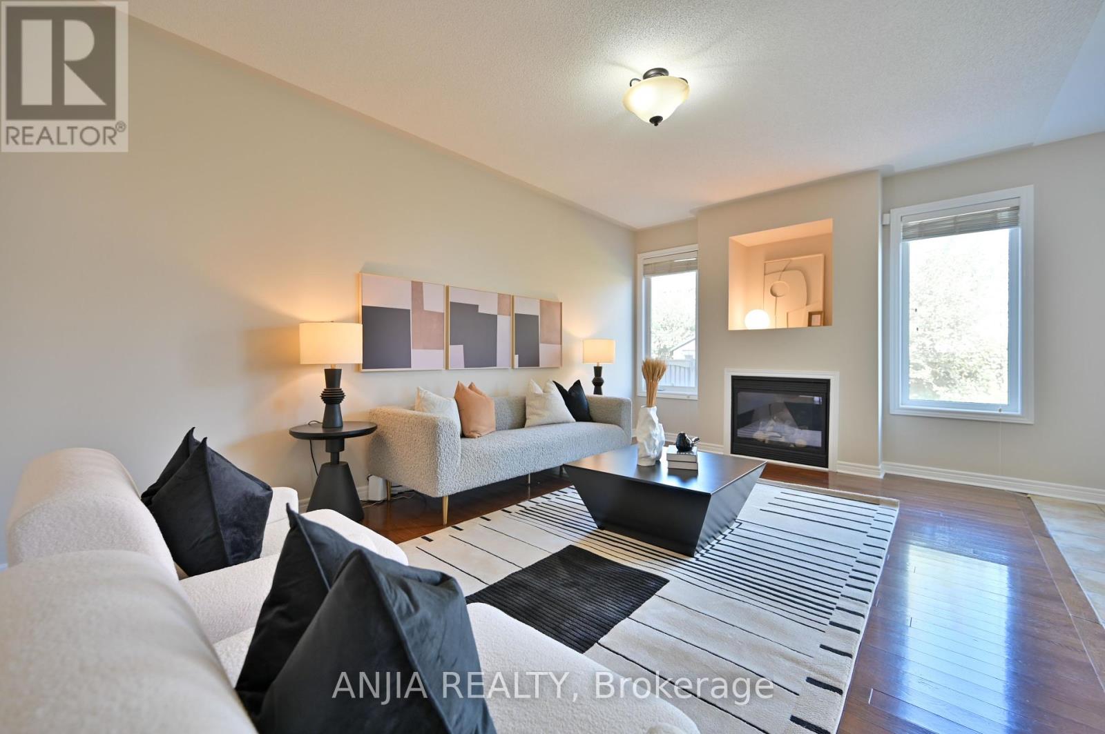 Photo 3 of 151 Manley Avenue, Whitchurchstouffville ON