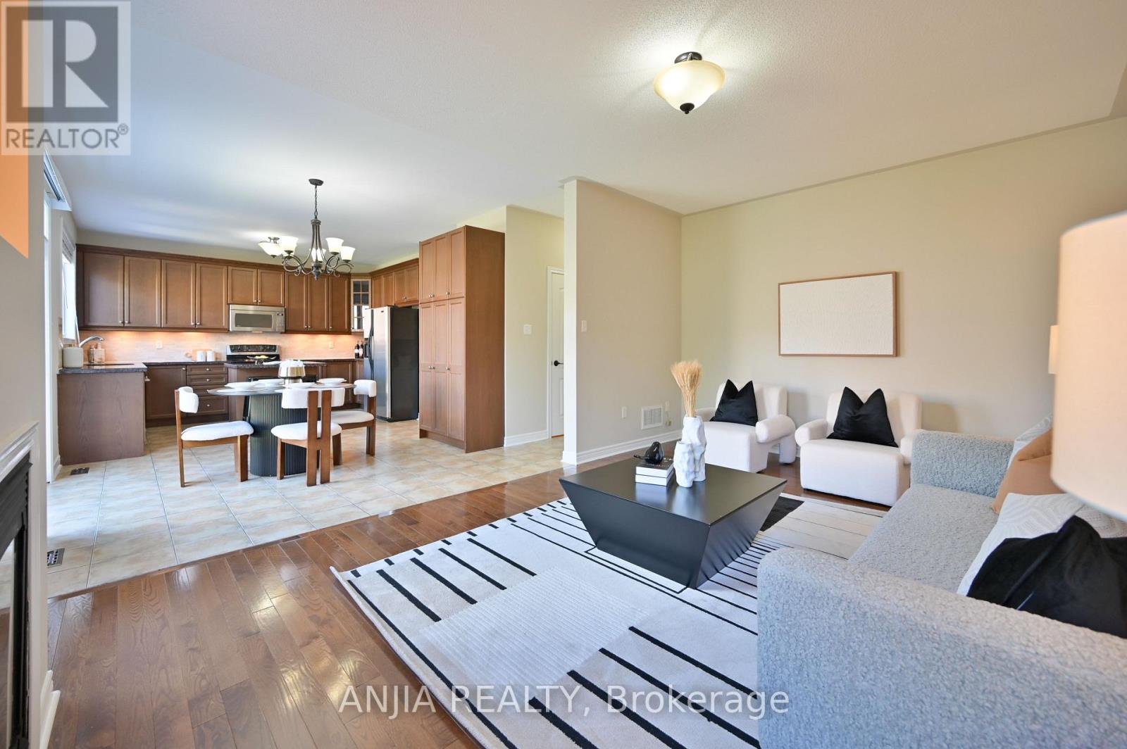 Photo 11 of 151 Manley Avenue, Whitchurchstouffville ON