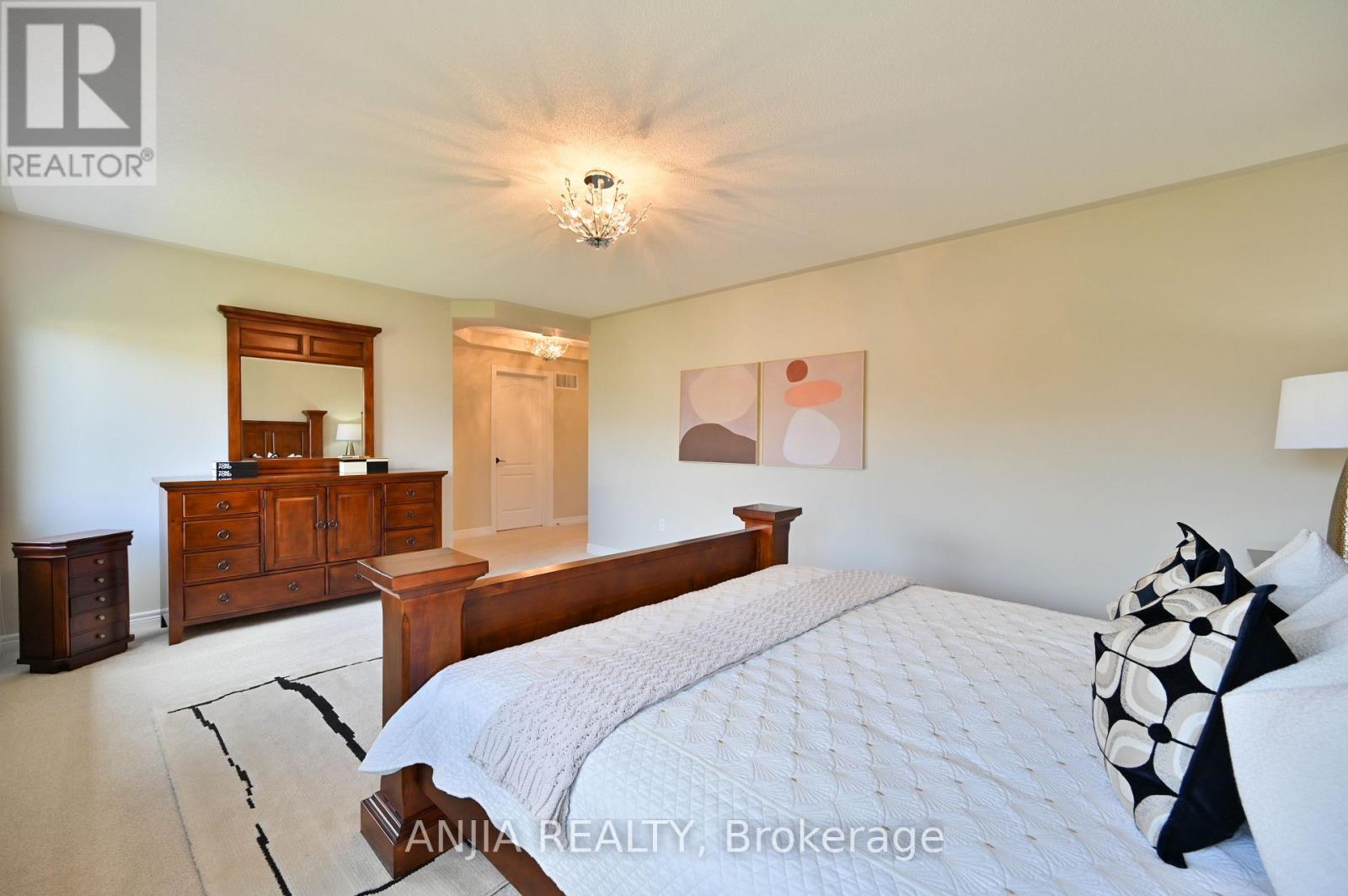 Photo 4 of 151 Manley Avenue, Whitchurchstouffville ON