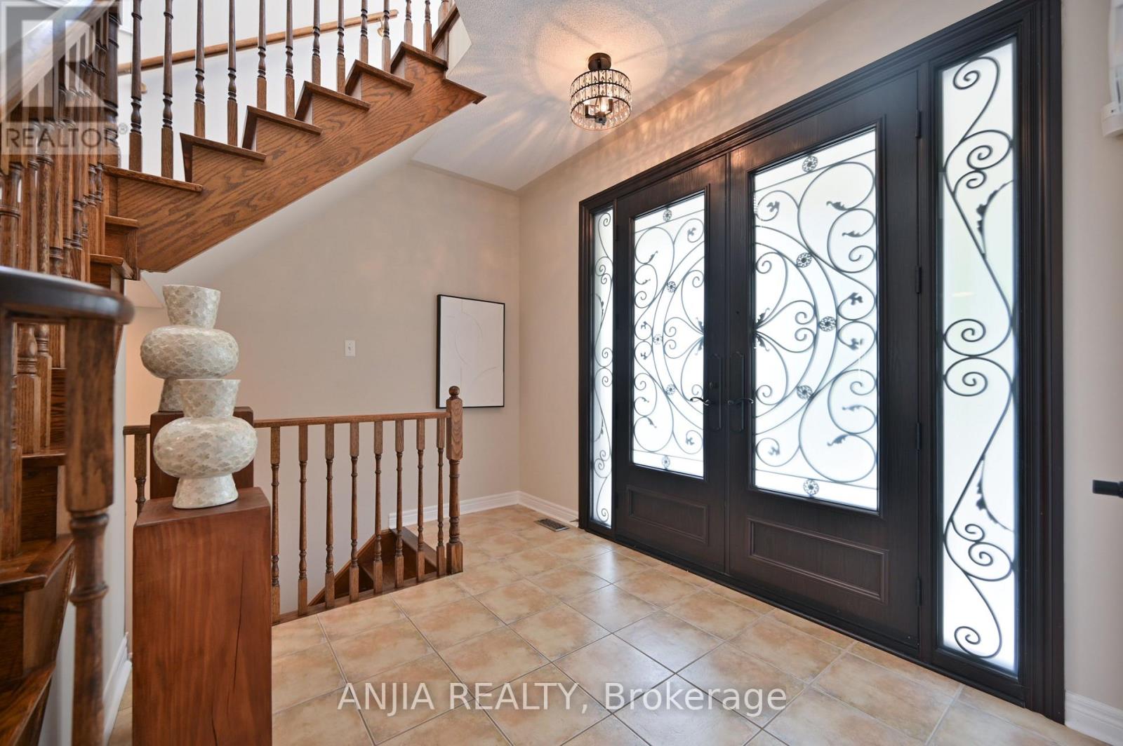 Photo 2 of 151 Manley Avenue, Whitchurchstouffville ON