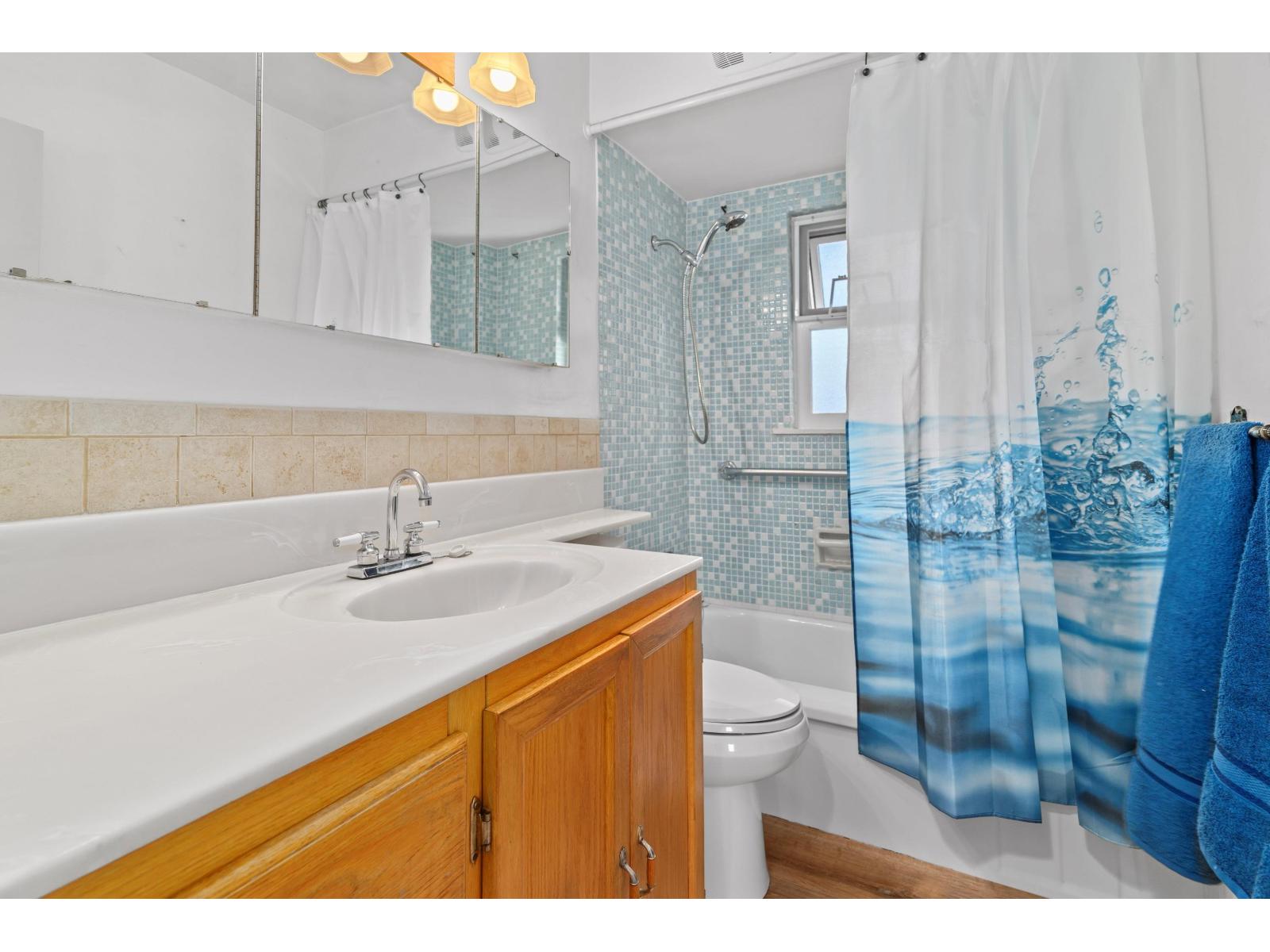 Photo 3 of 11660 98 A Avenue, Surrey BC