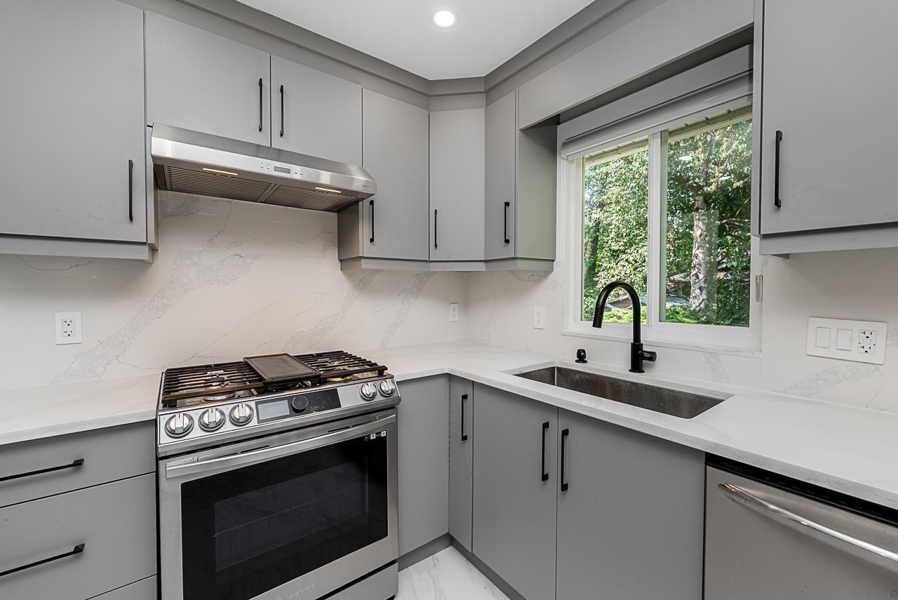Photo 10 of 13129 62 B Avenue, Surrey BC