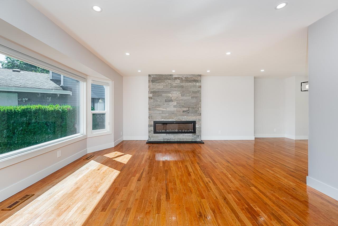 Photo 5 of 13129 62 B Avenue, Surrey BC