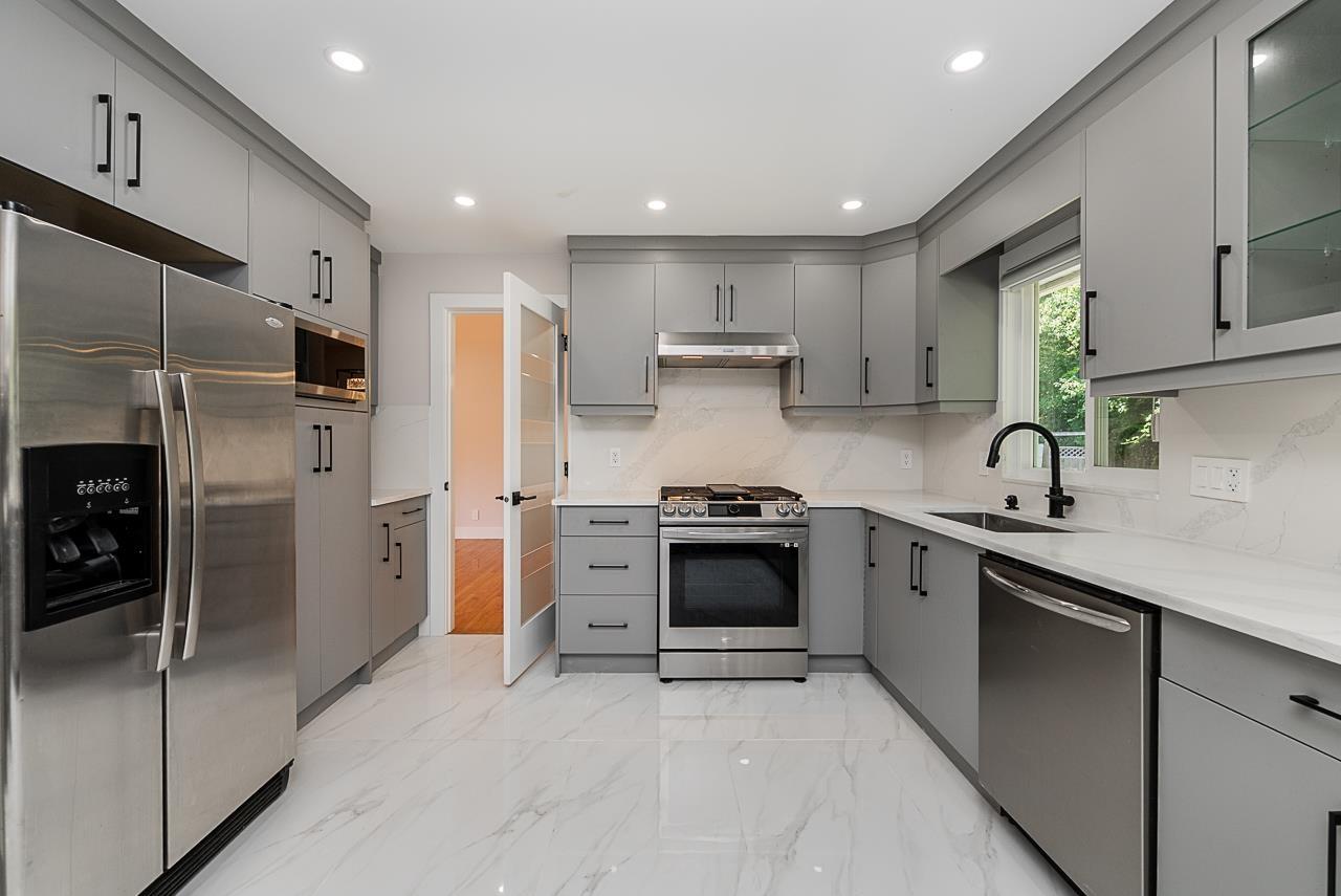 Photo 9 of 13129 62 B Avenue, Surrey BC