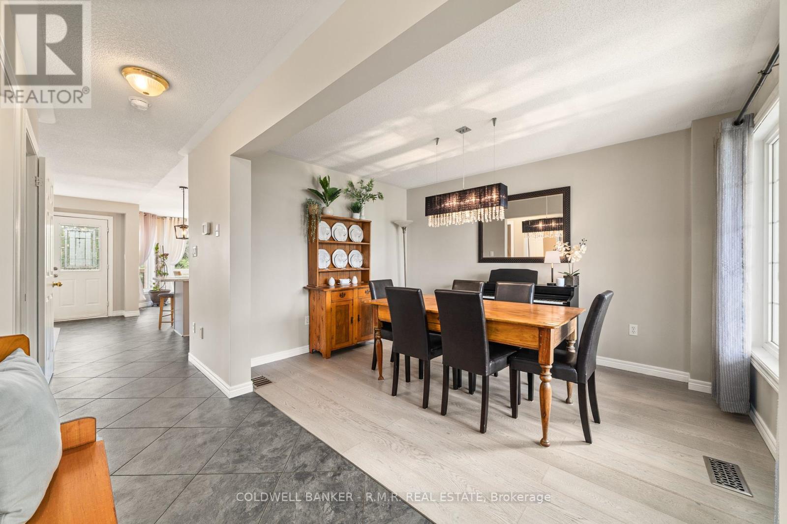 Photo 4 of 16 Wood Court, Kawartha Lakes ON