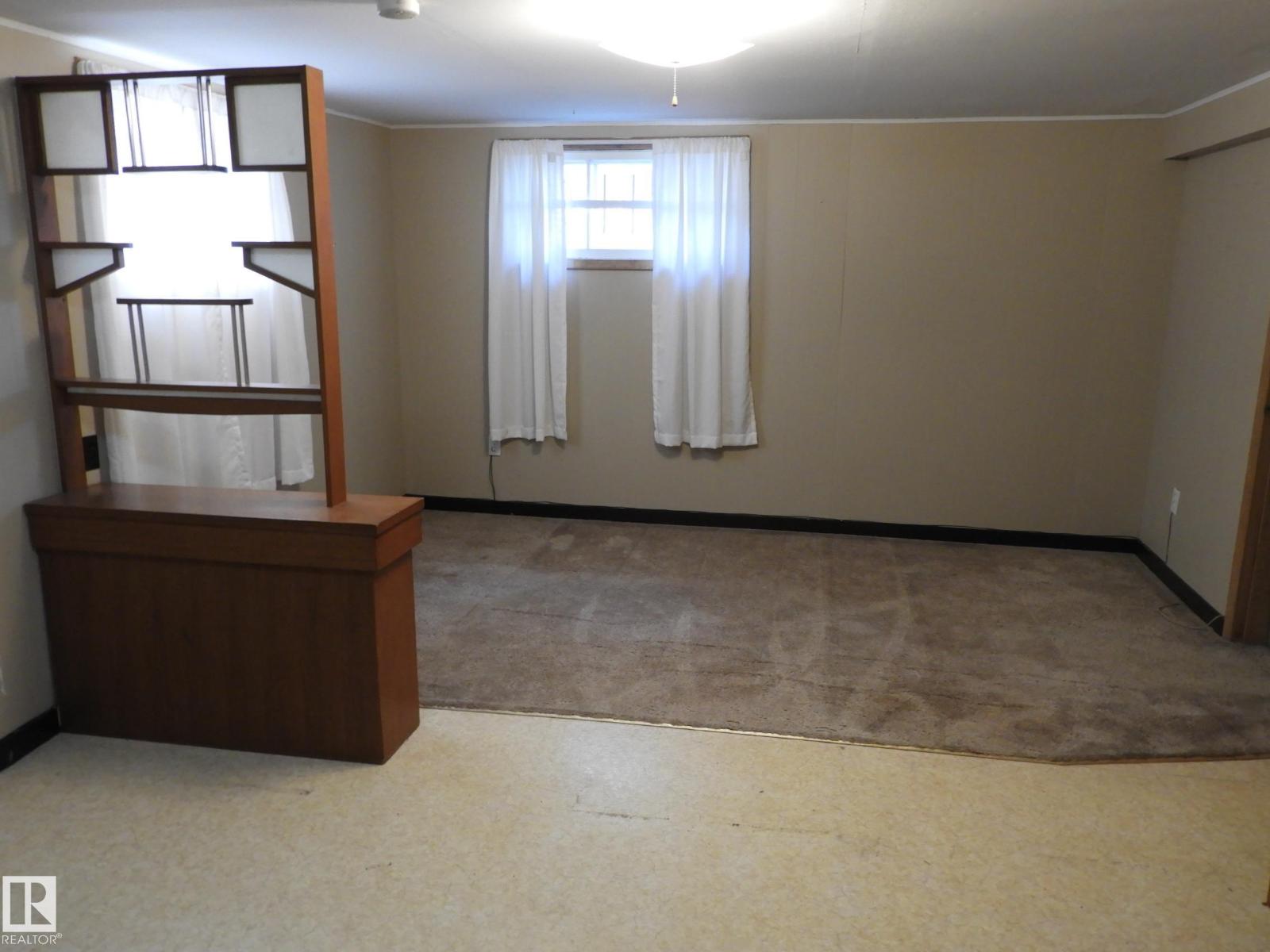 Photo 5 of 12038 89 St Nw, Edmonton AB