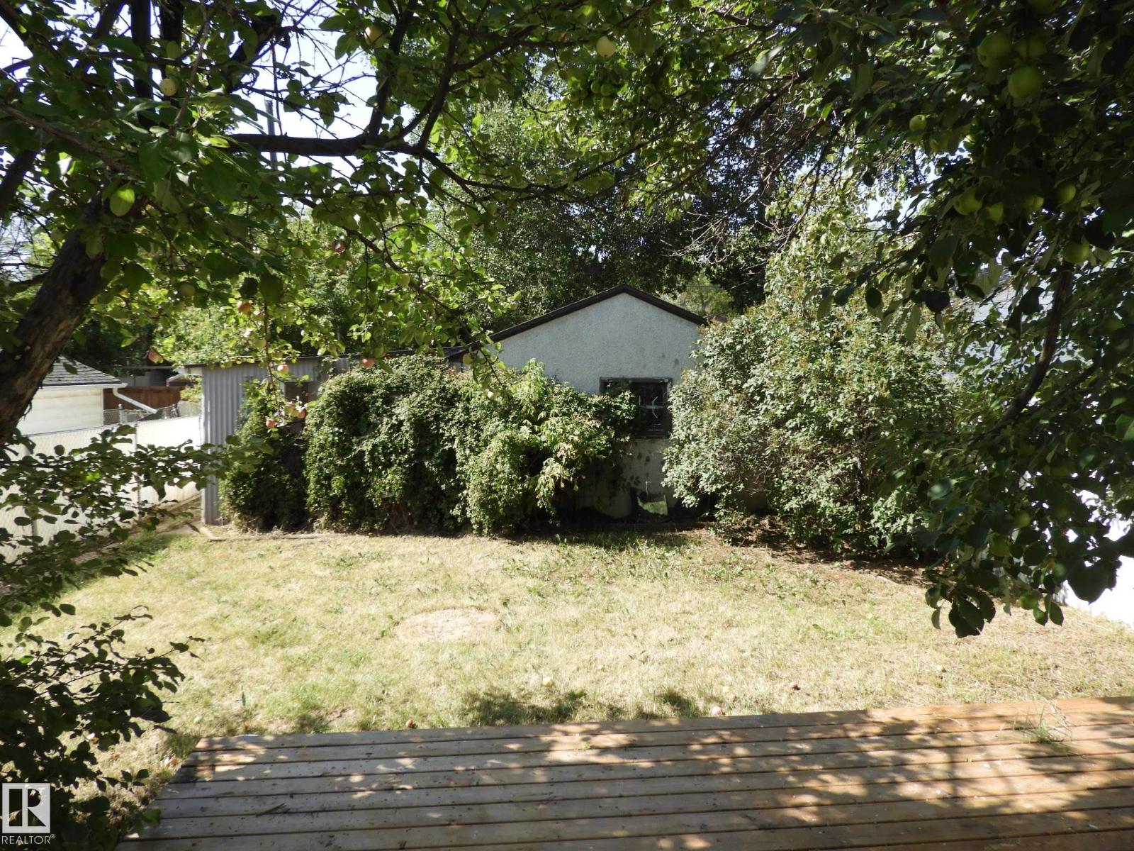 Photo 15 of 12038 89 St Nw, Edmonton AB