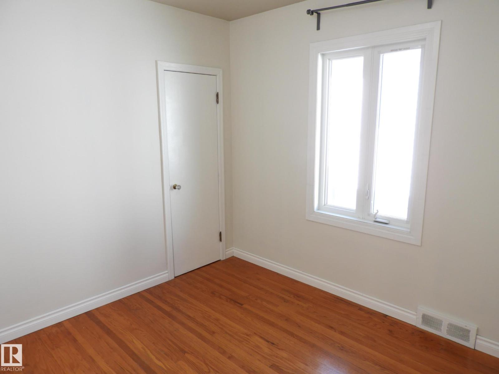 Photo 17 of 12038 89 St Nw, Edmonton AB