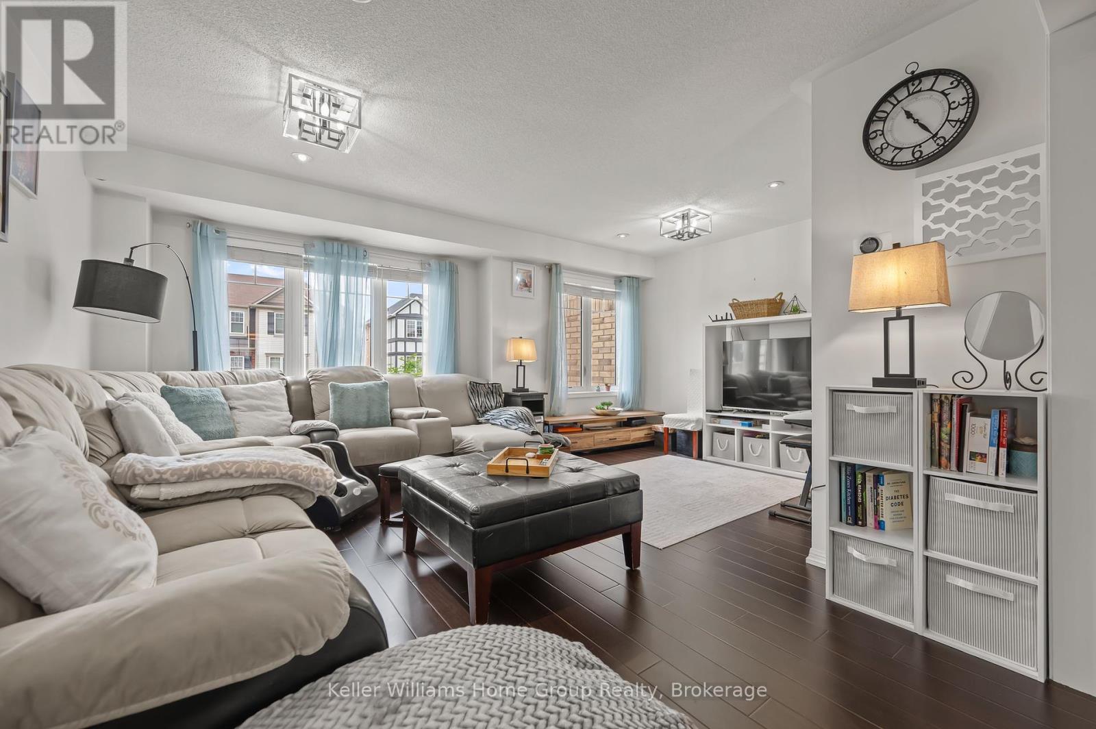 Photo 19 of 37 Vanhorne Close, Brampton ON