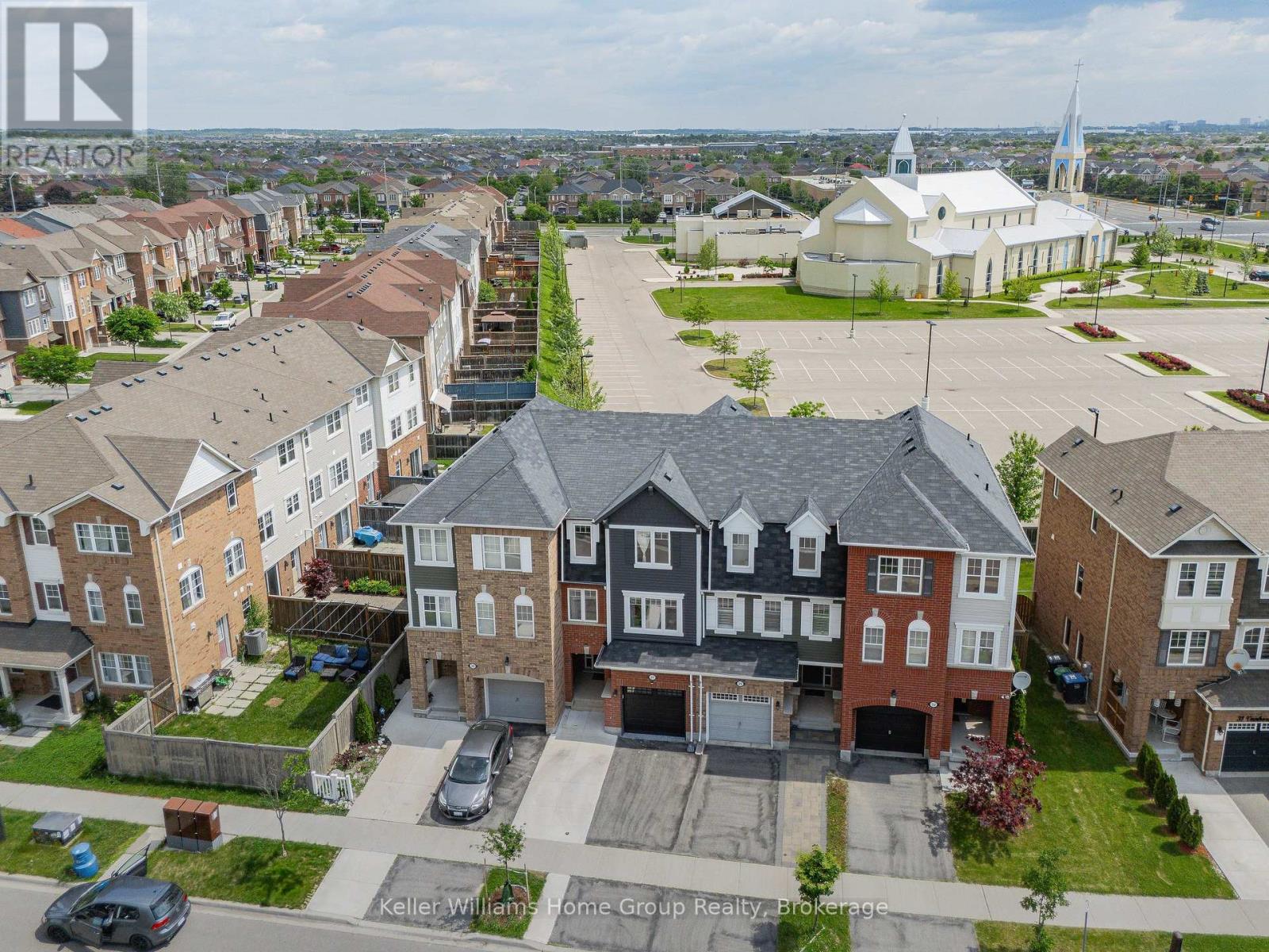 Photo 7 of 37 Vanhorne Close, Brampton ON