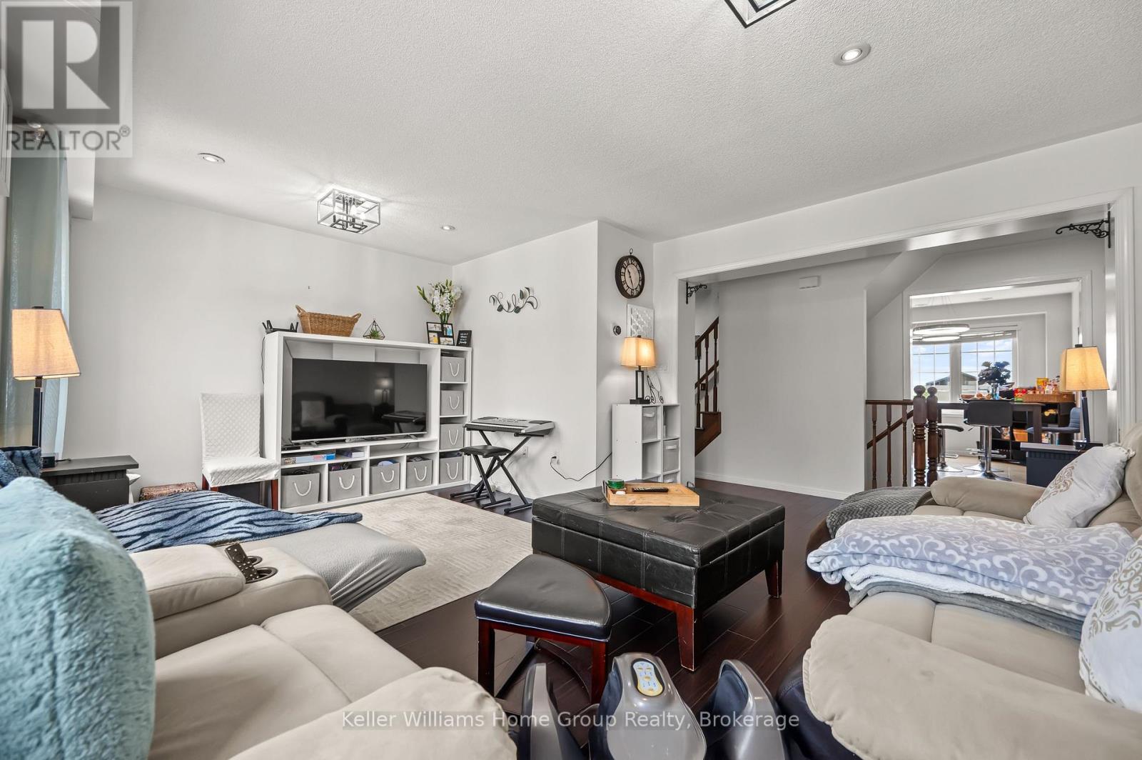 Photo 27 of 37 Vanhorne Close, Brampton ON