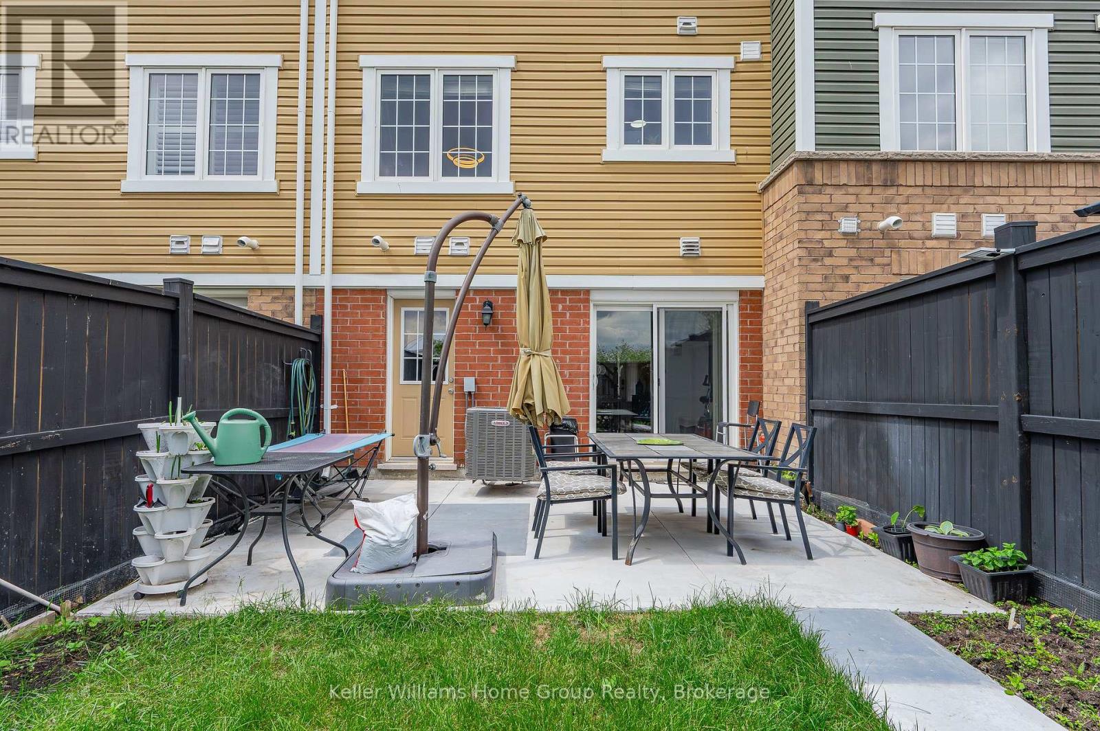Photo 24 of 37 Vanhorne Close, Brampton ON