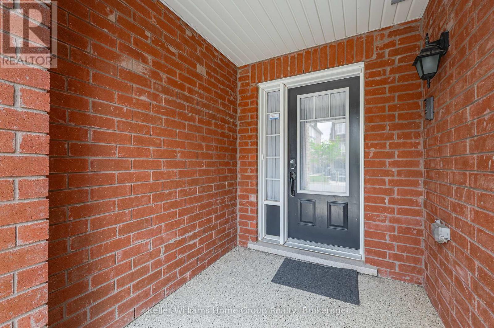 Photo 9 of 37 Vanhorne Close, Brampton ON