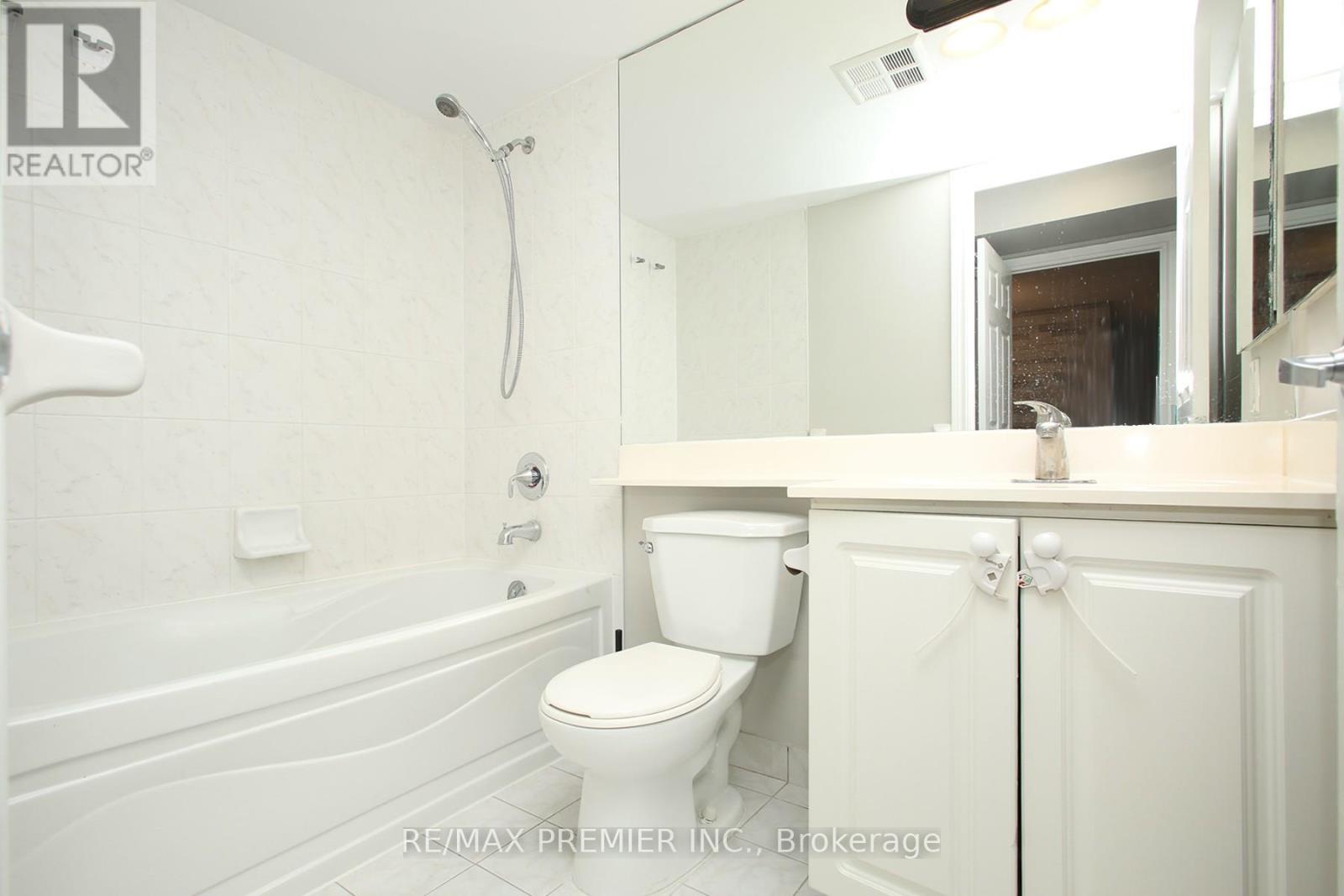 Photo 6 of 1422 3888 Duke Of York Boulevard, Mississauga ON