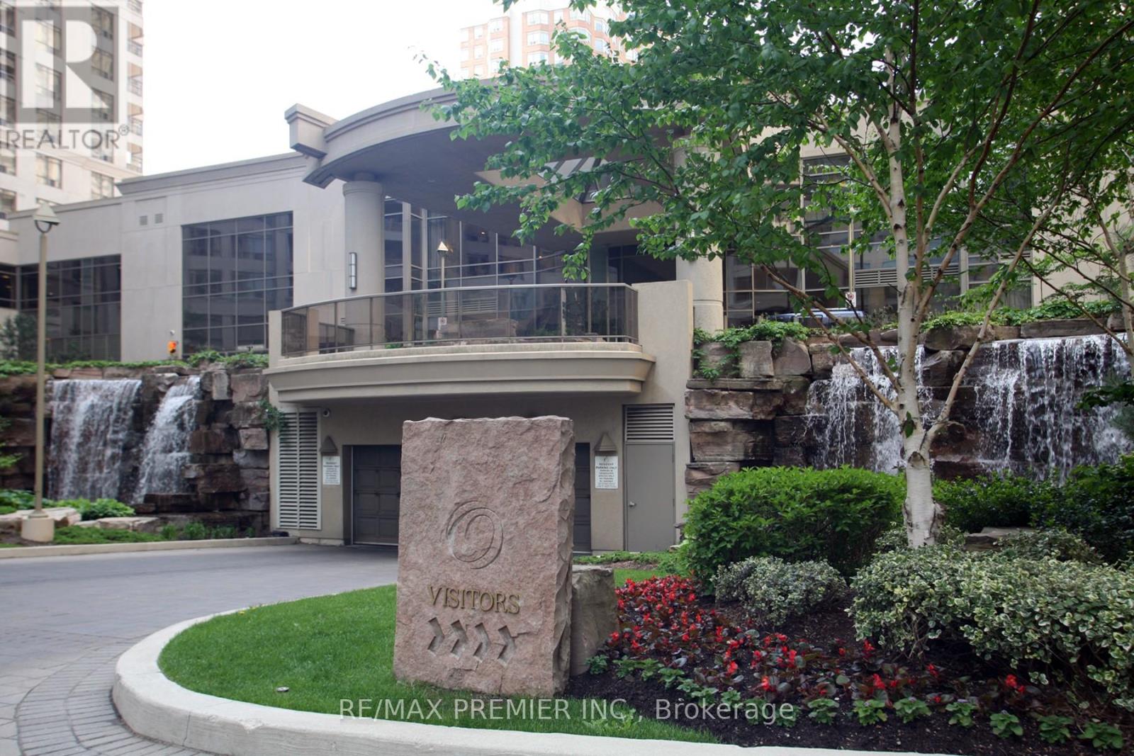 Photo 10 of 1422 3888 Duke Of York Boulevard, Mississauga ON