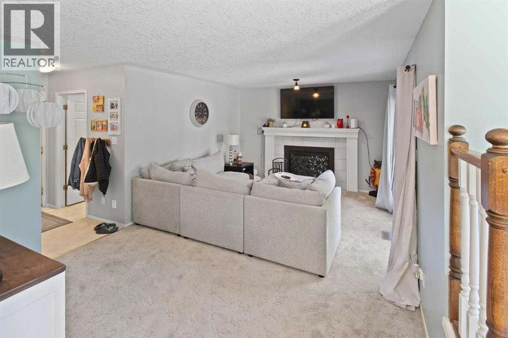 Photo 32 of 66 Edgewood Crescent W, Lethbridge AB
