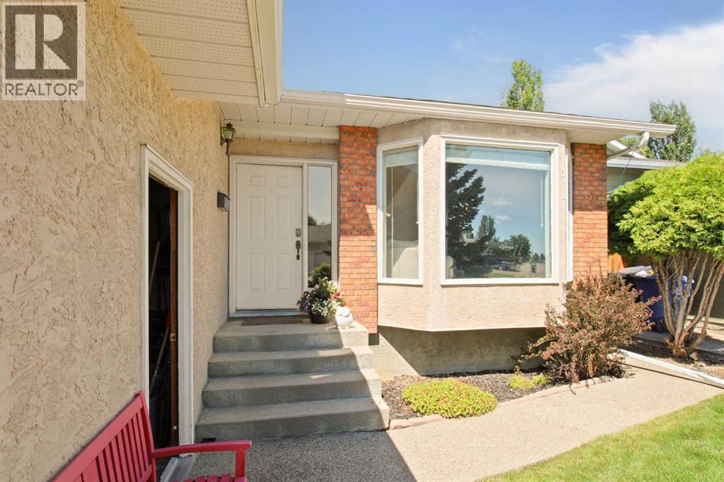 Photo 40 of 66 Edgewood Crescent W, Lethbridge AB