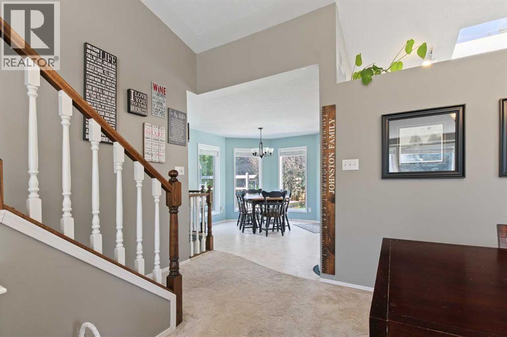 Photo 14 of 66 Edgewood Crescent W, Lethbridge AB