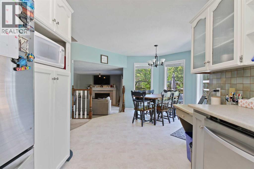 Photo 42 of 66 Edgewood Crescent W, Lethbridge AB