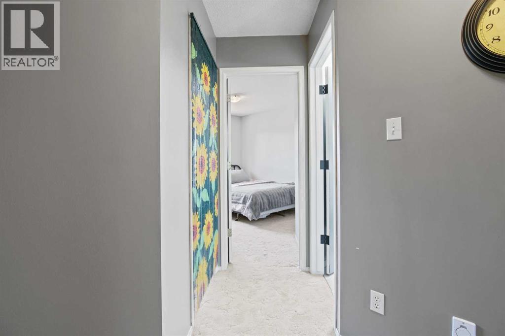 Photo 12 of 66 Edgewood Crescent W, Lethbridge AB