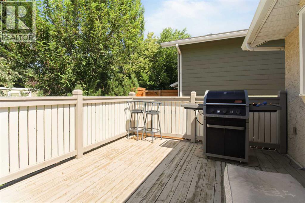 Photo 29 of 66 Edgewood Crescent W, Lethbridge AB